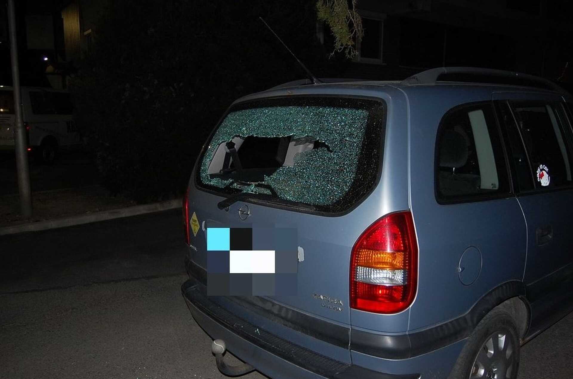 Betörte az autó ablakait