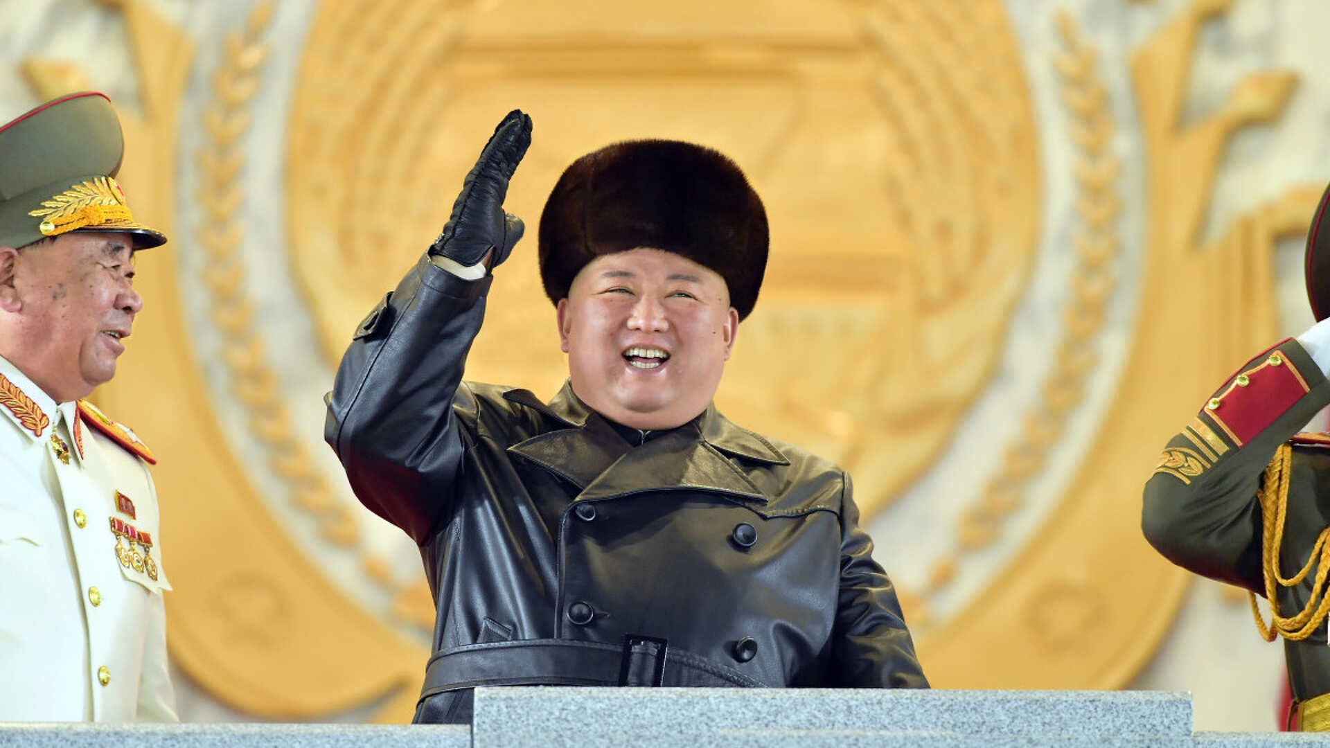 Kim Dzsong Un és a bőrkabát