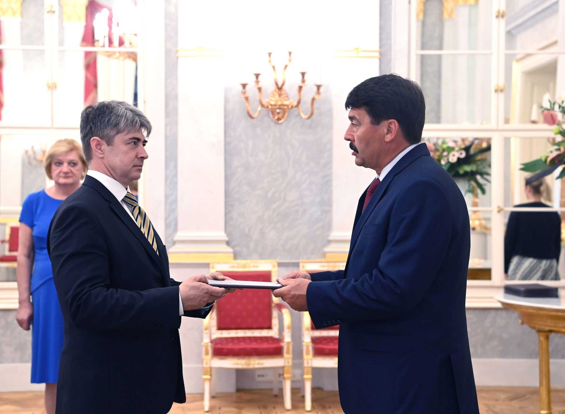 Dr. Baranyi Péter rektor.