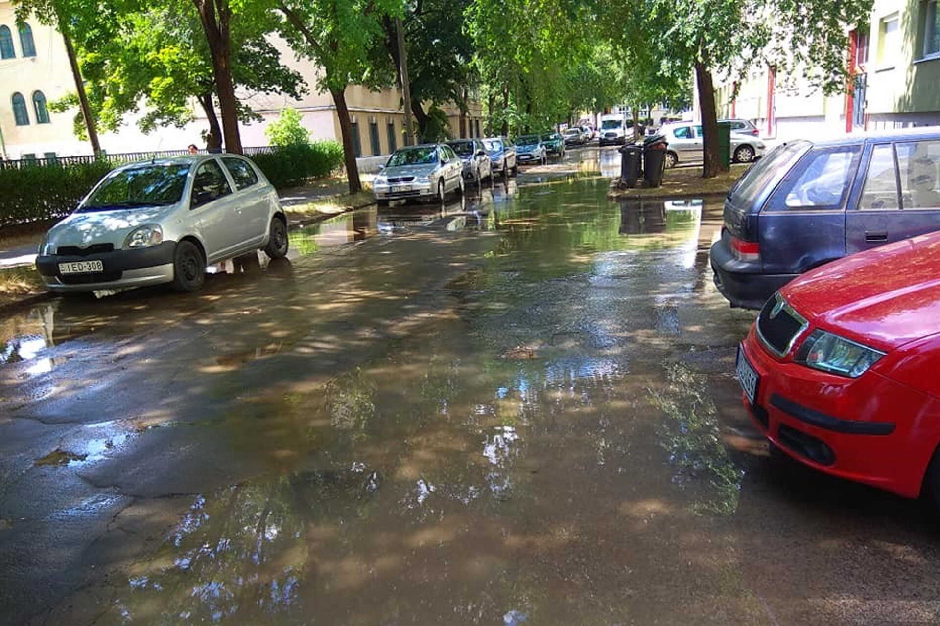 Csőtörés a Deák téren Sopronban.