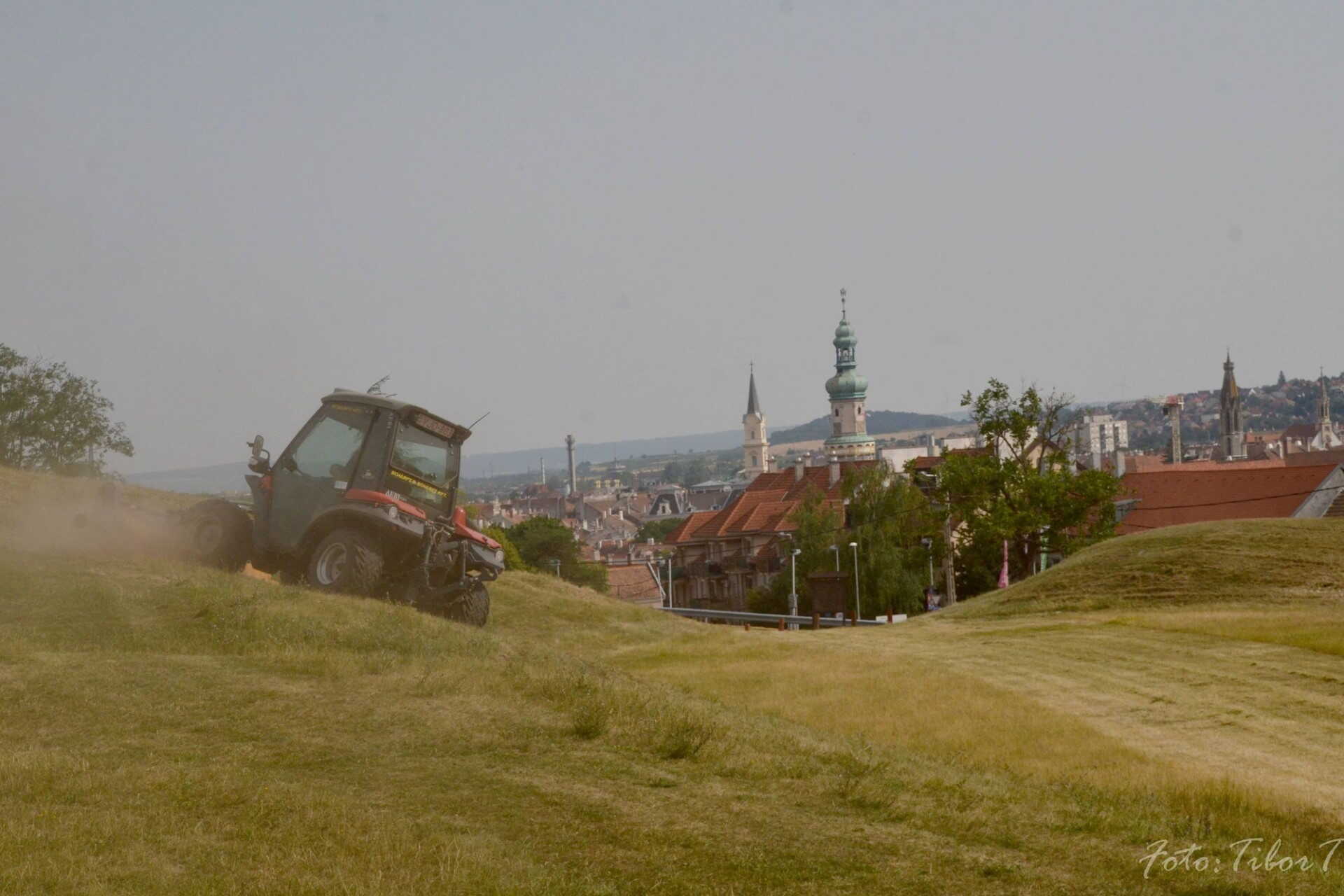 Fotón a hőség, a szárazság - és még így is szép a Tűztorony.