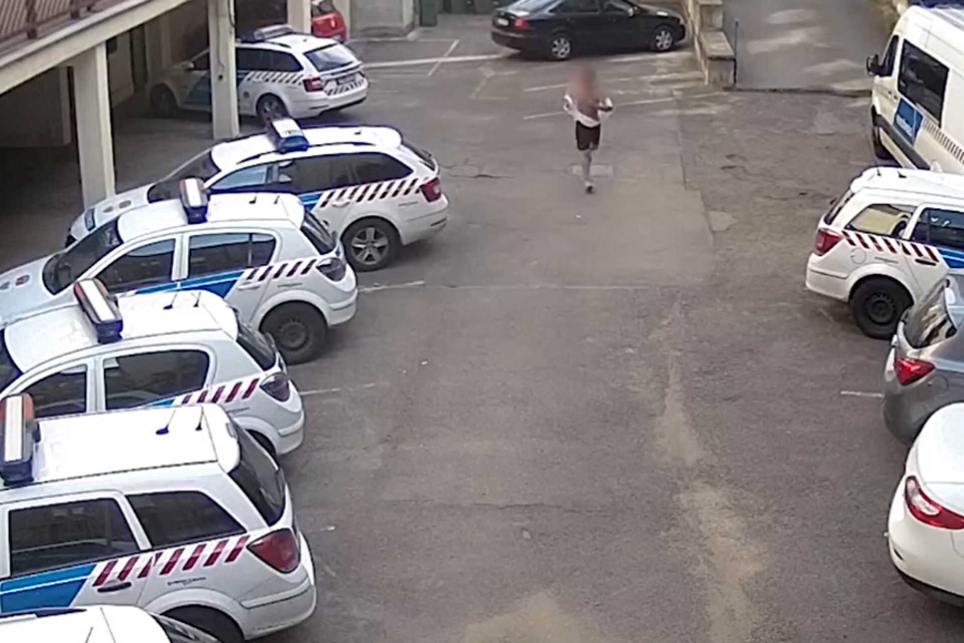 betört a rendőrségre pesten