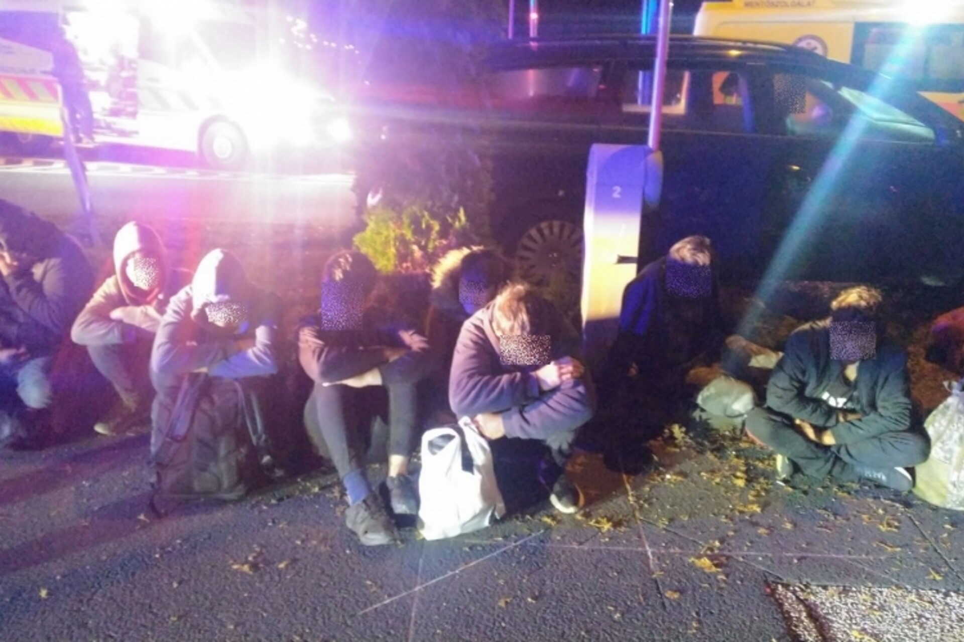 Tízen ültek a kocsiban, azt mondták afgánok. De papírjuk nem volt.