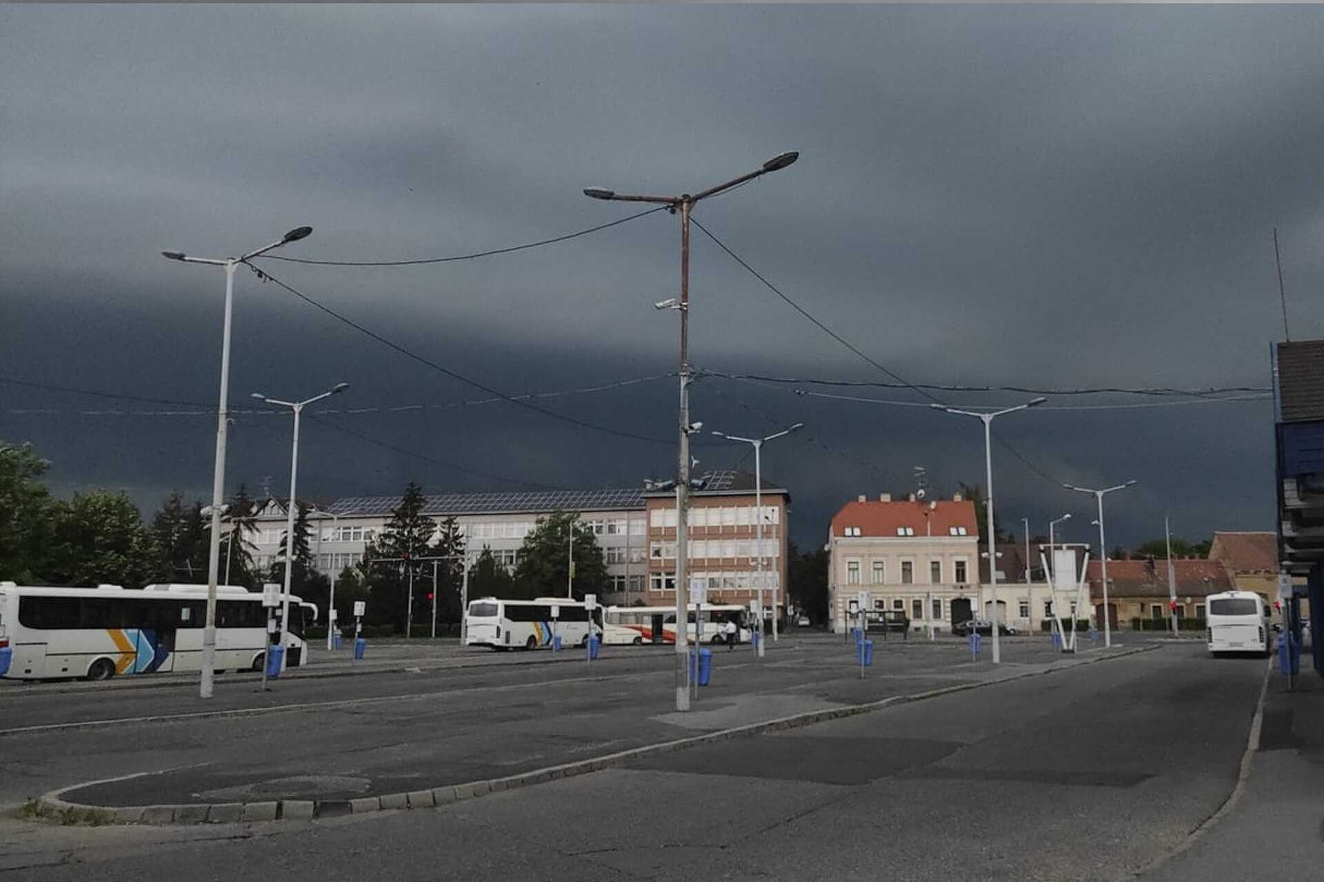 Vihar Szombathelyen az Ady tér felett