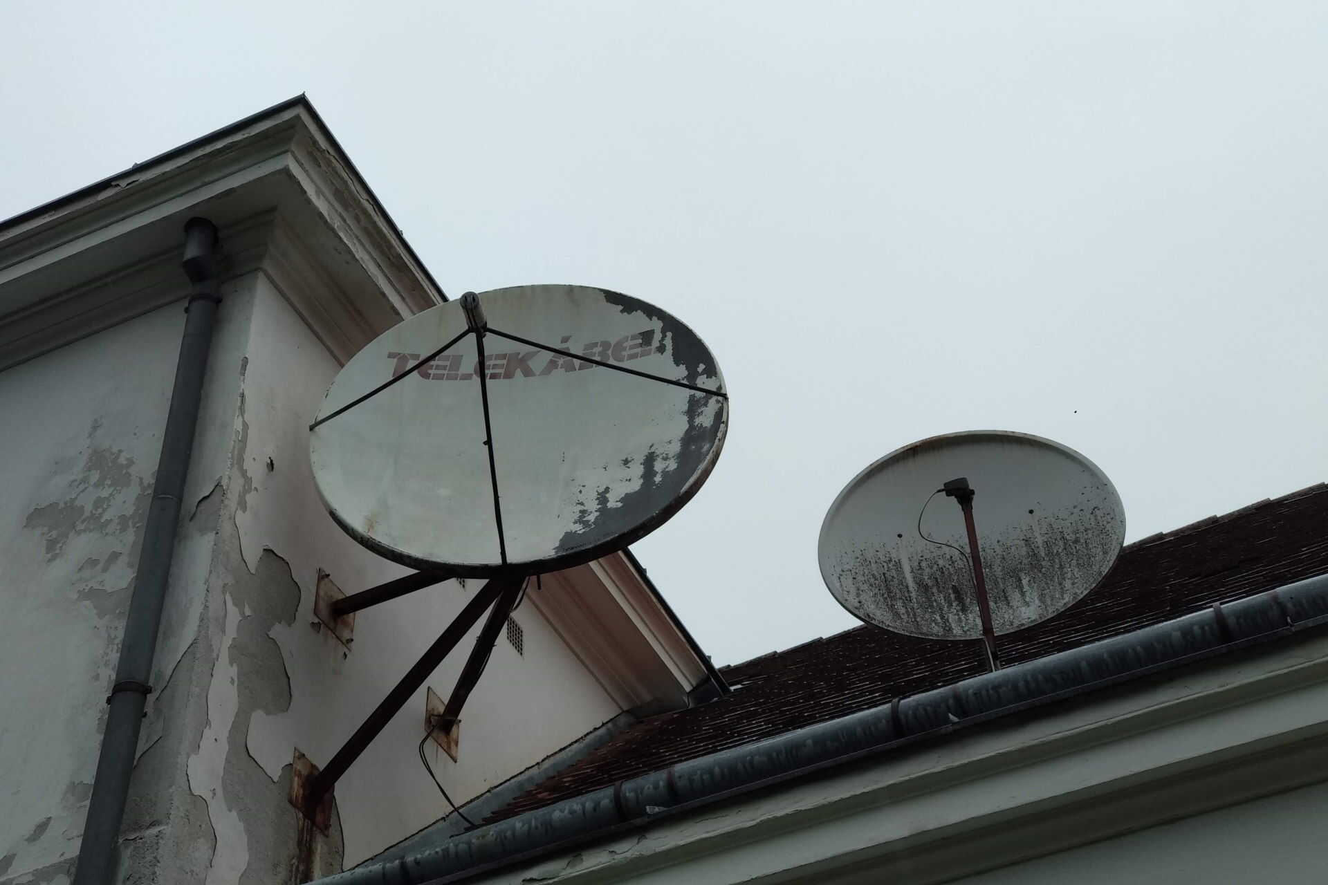 Antenna műholdas sugárzás vételére