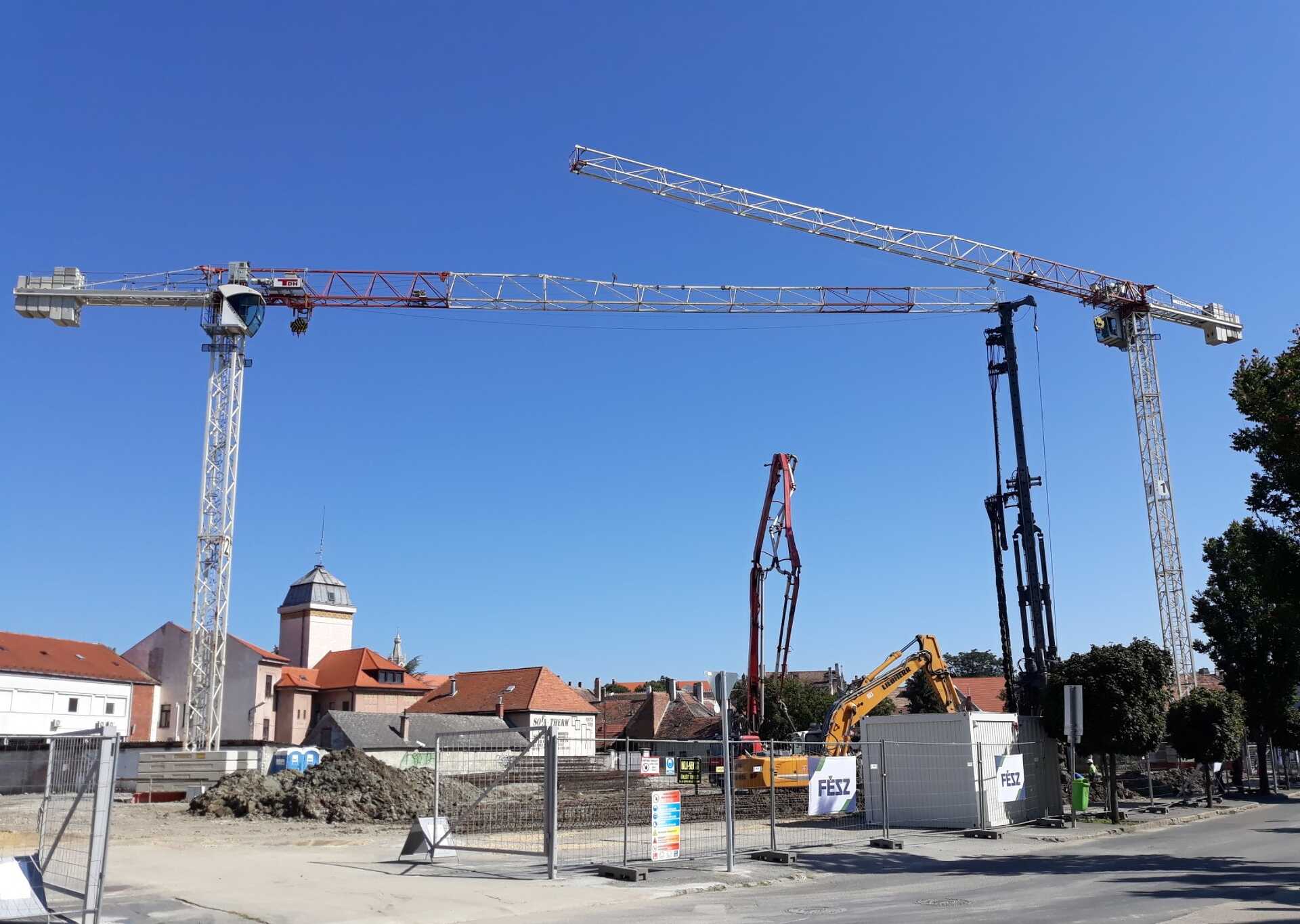 Parkolóház épül az Árpád utcában Sopronban