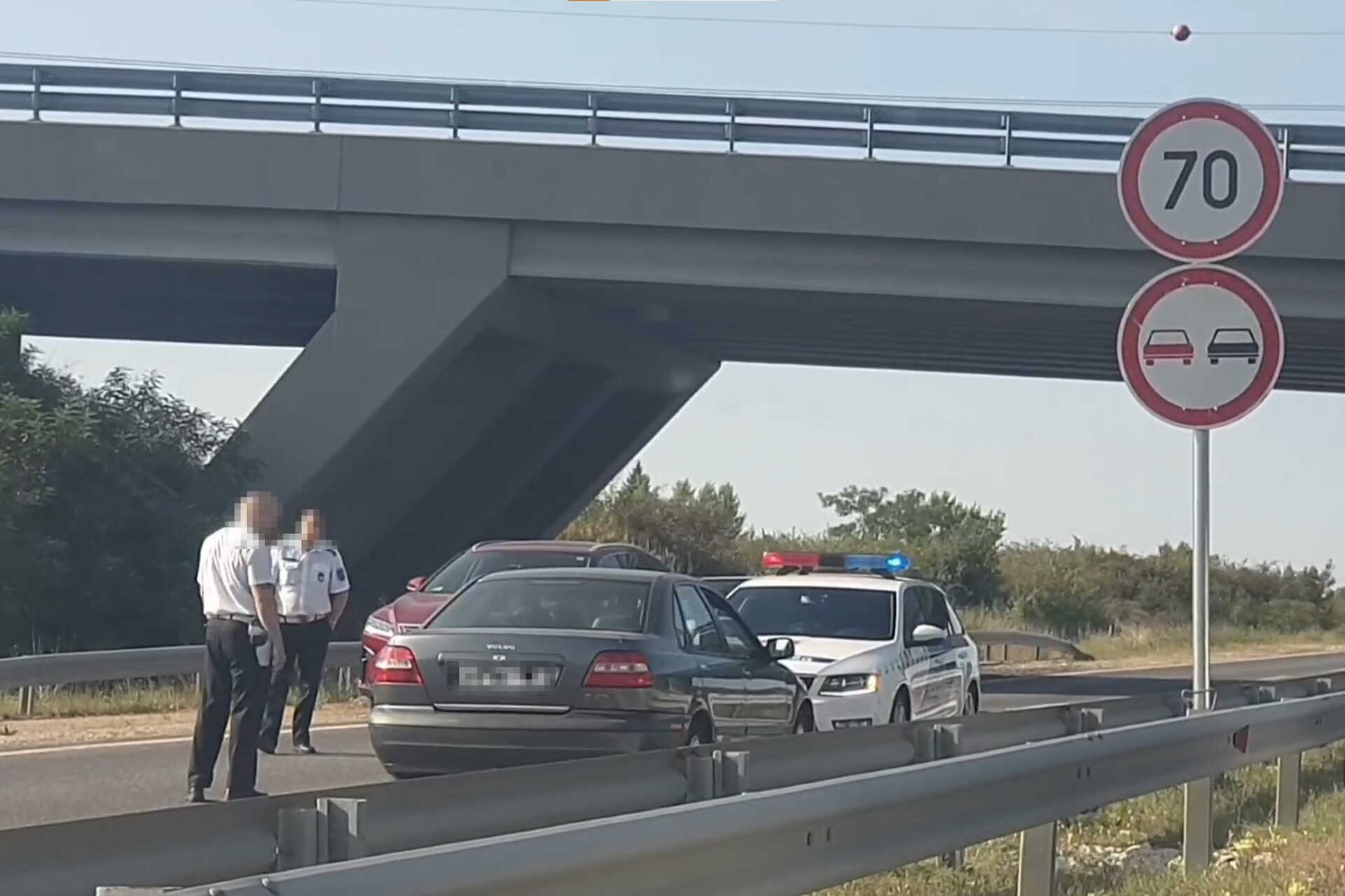 Volvo menetiránnyal szemben a 8-as úton