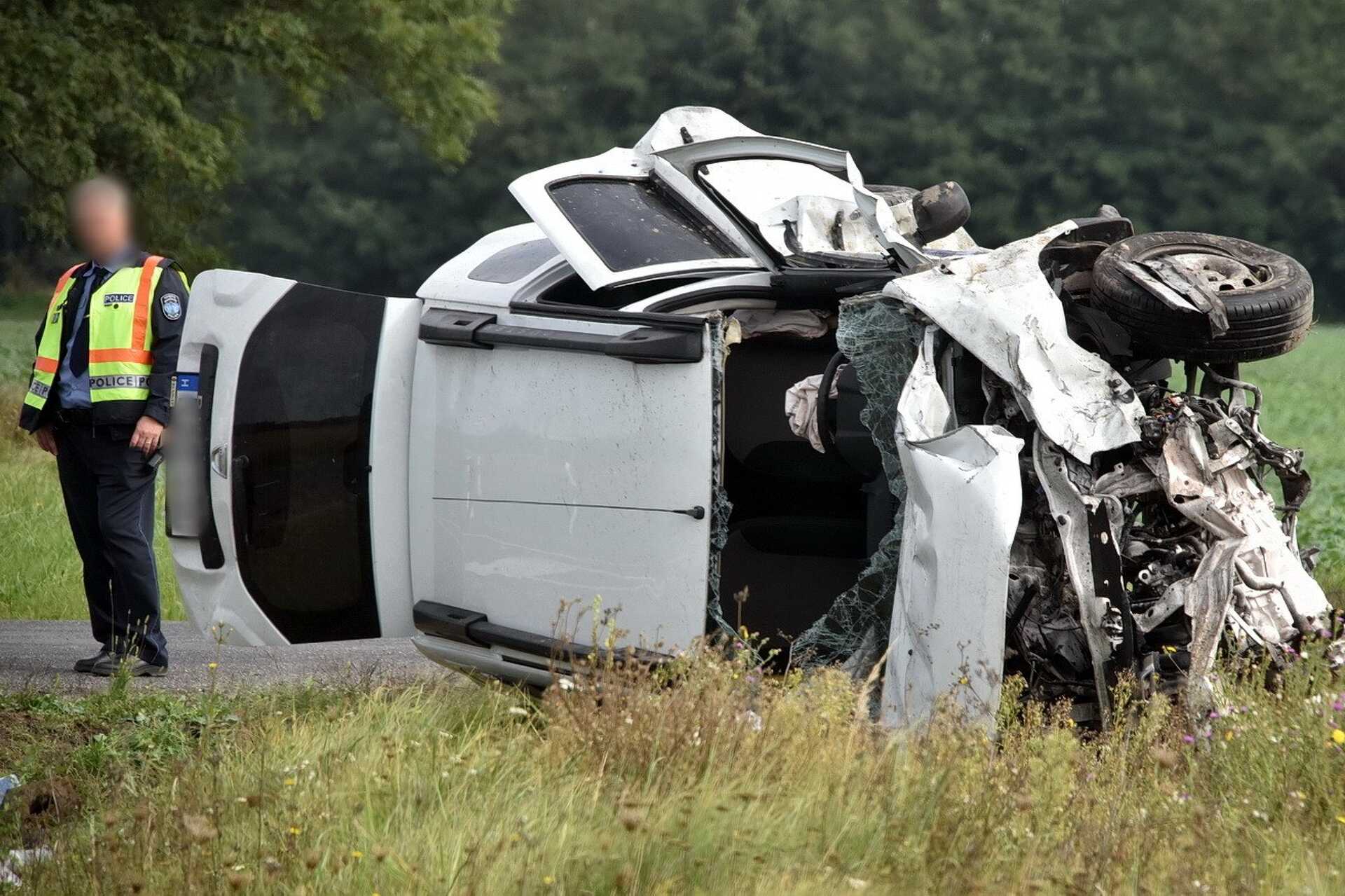 Felborult egy Dacia, miután VW-vel ütközött Boba közelében