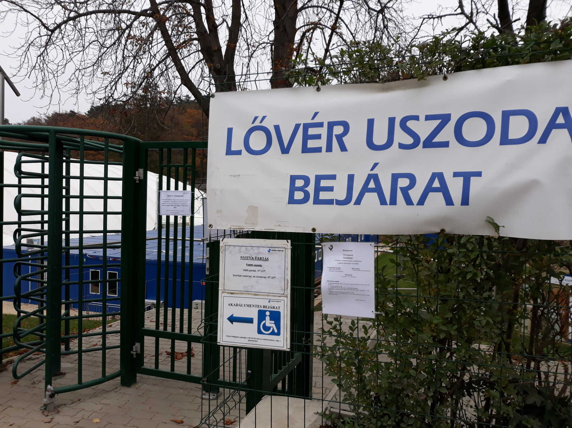 uszoda zárva